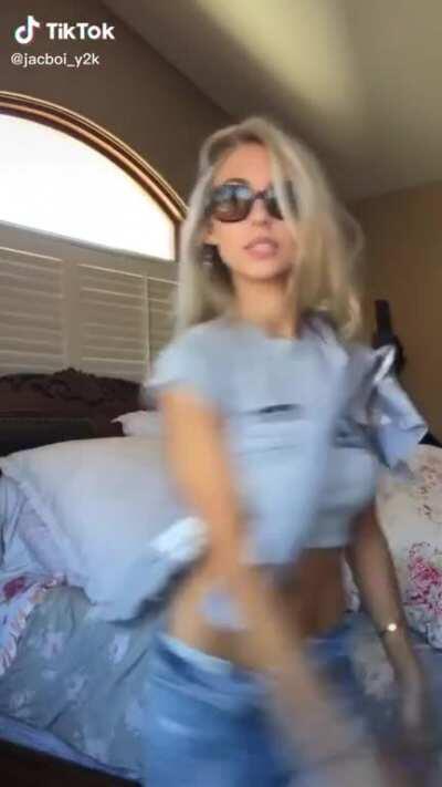 Jeez that midsection is tight