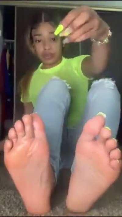 Sexy JOI Feet Vid For Sale💦 DMS Open 📲💵