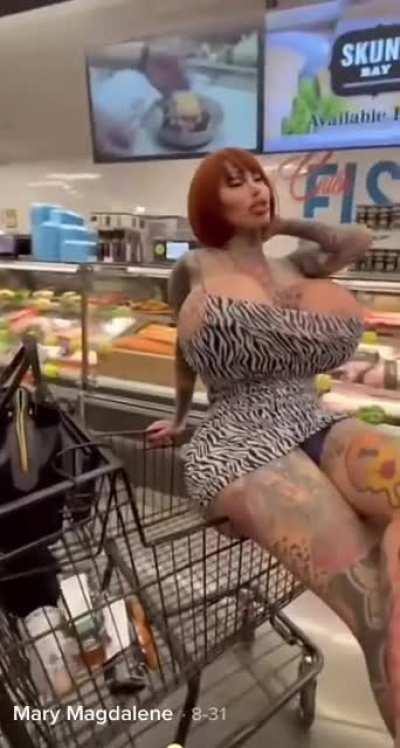 Mary Pickles out and about 🤪🤪