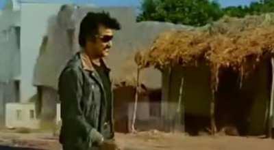 Attore di un film Indiano che fa evolvere ad ogni suo passo la città, però è in reverse