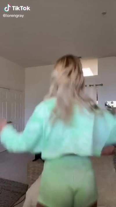 Loren Gray twerking
