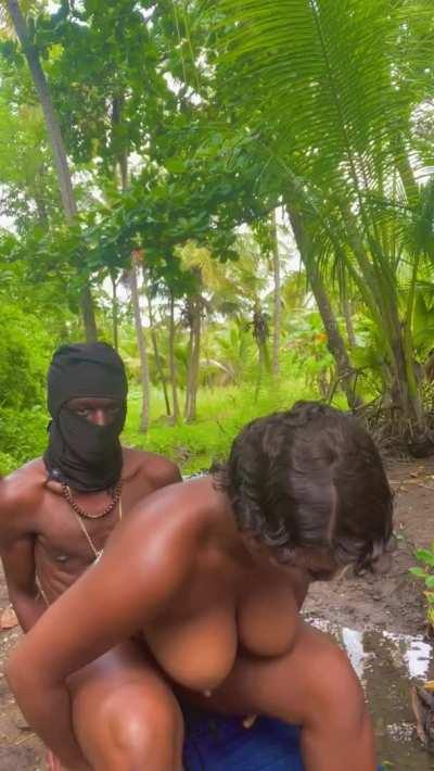 Hey guys check out my OUTDOOR RAINFOREST NEW SEX TAPE 🤫😉