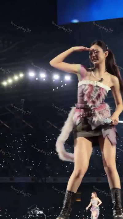 Tzuyu looks even more beautiful when she smiles 😄💙