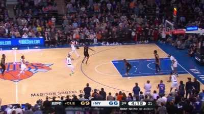 [Highlight] Randle keeps up with Mitchell on the fastbreak and blocks his shot away