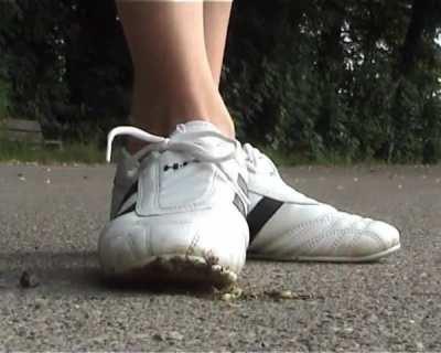 Sneakers crushing slug 2