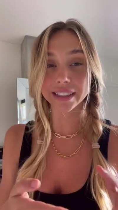 Alexis with the Best Vibes