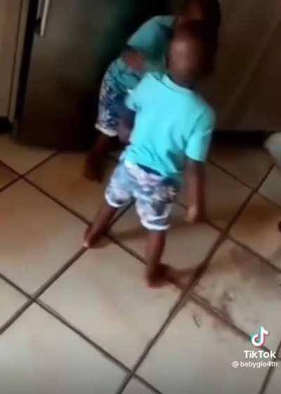 Why it sound like fire crackers 😭😭😭