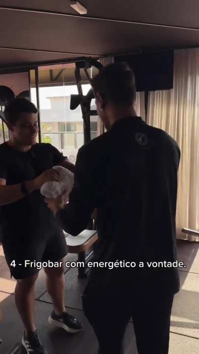 Ok! A máquina de gelo eu queria na minha academia