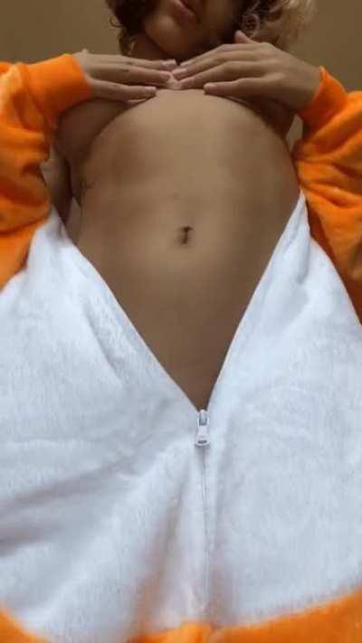 i dont understand why I need to be naked to play this game daddy