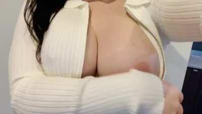 Cum on my big tits and then in my pussy? 💦