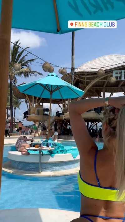 More pawgs of this size please! 😍🍑