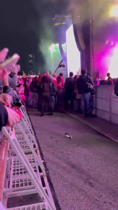 Bruna dancing at Lollapalooza Brasil