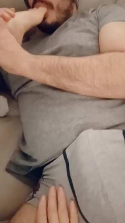 Would you like to be in his place? 🤤🍆💦👣👃🏼👅