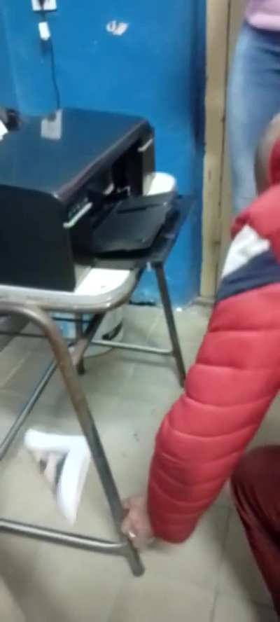 En la carrera nos pidieron arreglar una impresora, yo no hice un carajo pero me dejaron elegir la imagen que se iba a imprimir