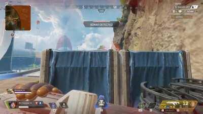 Bloodhound tactical deflects my Horizon ultimate? Wat