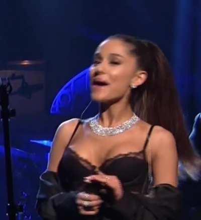 My favorite video of her boobs, look at those curves😍