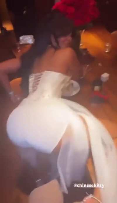 Kitty gonna always throw that ass🤪