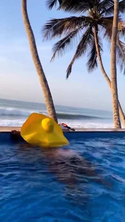 cooling off 🍑🩶