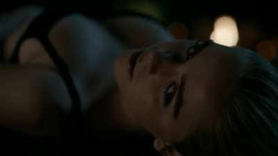 Kiernan Shipka getting Cunnilingus