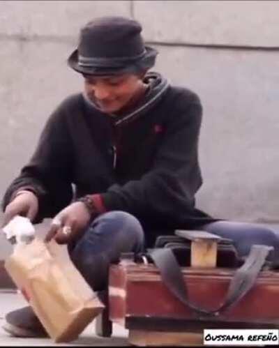 Просто улыбка. Чувство бесценно