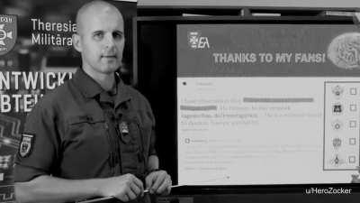 Unser Oberst ist nicht nur ein begnadeter Analytiker sondern auch ein Herzensbrecher