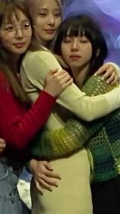 I wanna fondle those ass tho Tzuyu 🥵