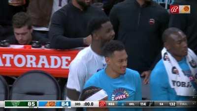 [Highlight] Devin Booker hits the jumper over JaeCrowder to finish the 3rd