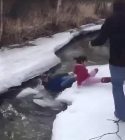 CLICK HERE TO SEEN AN IDIOT.