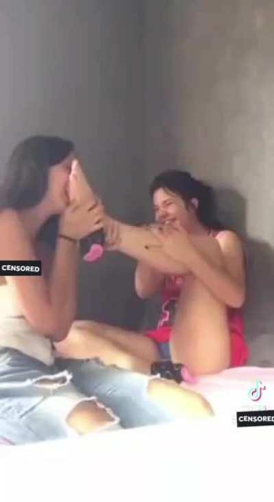 We ❤️ girls 🦶🏻