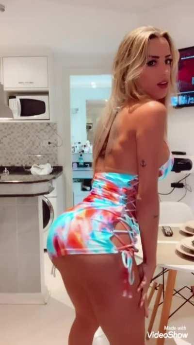 Many times I shoot a longer video for OFs and will do shorter cuts of it for Reddit. I don't want to be repetitive so I space out how I publish them and try to use different parts of the video, so you guys are always seeing something fun and new 💖🔥 Full v