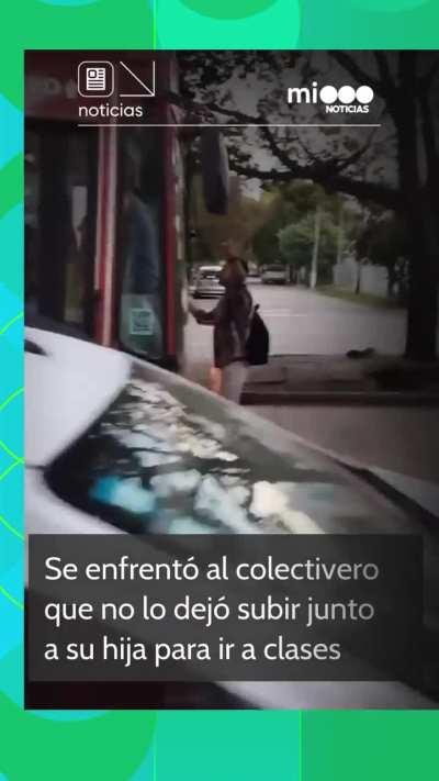 Se enfrentó al colectivero que no lo dejó subir junto a su hija para ir a clases 