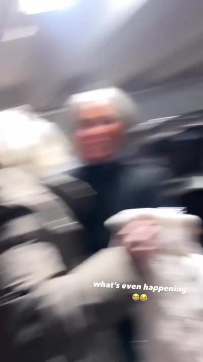 Sommer Sister Kisses