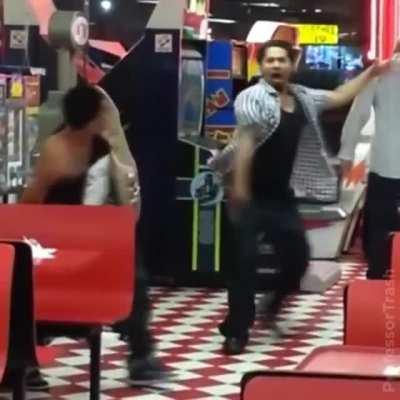 I never thought that a Ric Flair chop would be so damn effective in a street fight 😅