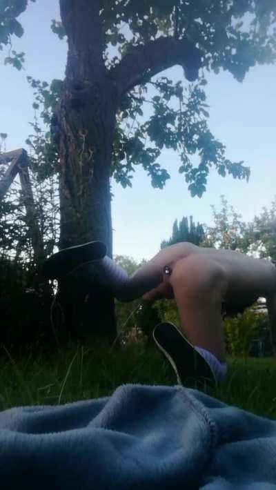 Peeing like a wild animal 😖