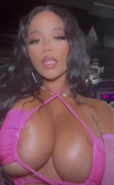 makeawishstar instagram. i love these outfits, and she has nice tits