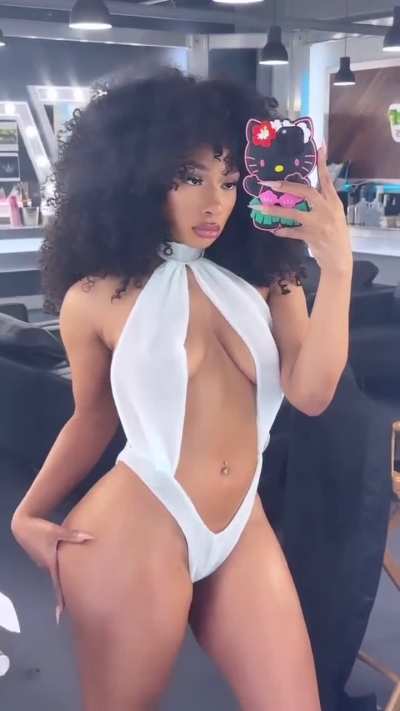 Her curly hairstyle is my favorite! 