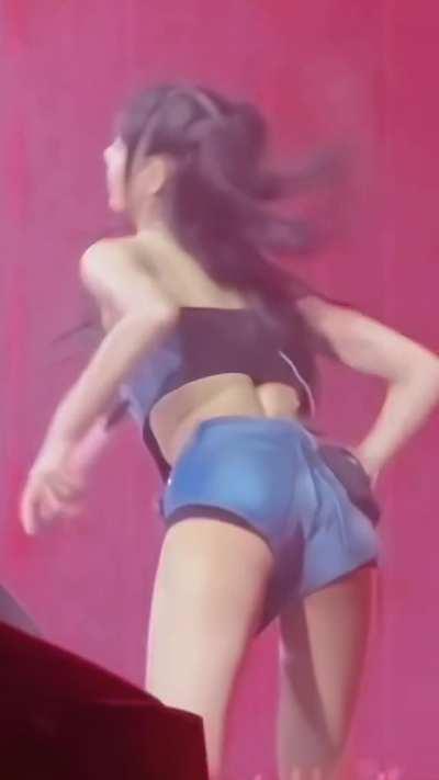 LISA CLEAVAGE AND BUTTCHEEKS. THE SLUT THAT SHE IS 💦