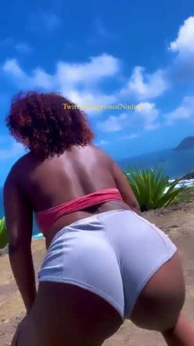 Can I be your tour guide ? 🙏🏾🏝