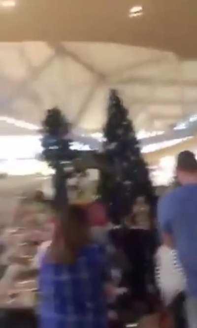 Priest Tells Children On Line To See Santa That Santa Isn&rsquo;t Real