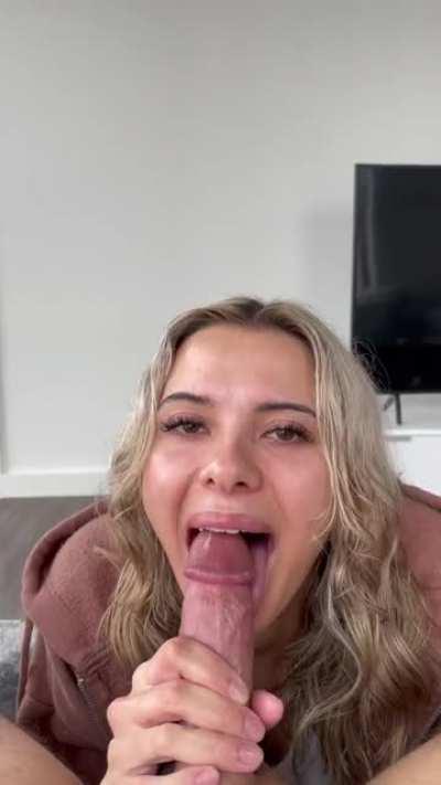 Giving him a little mid day stress release ☺️