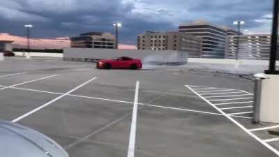 A mustang driver ruins another one’s photoshoot and crashes in a completely empty parking lot