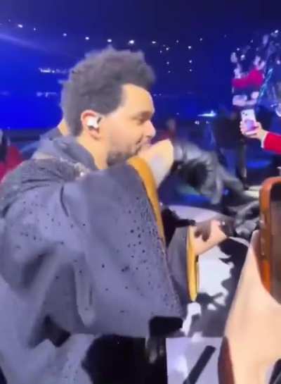 A woman threw her und*rwear at The Weeknd at his concert last night
