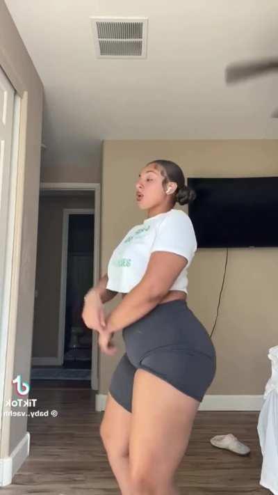 1 or 2 ⁉️ College Girl Booty VS Strippa Booty 