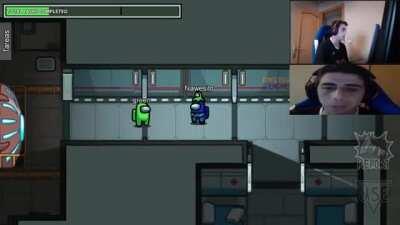 Tense jugando al among us