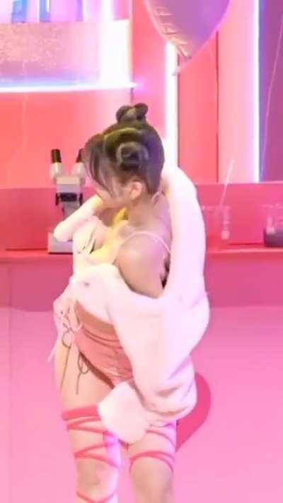 Twice Momo 'Scientist' fancam