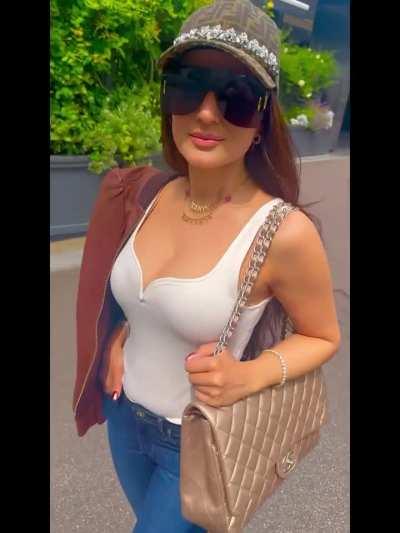 Ameesha amazing side view 