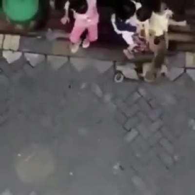 Macaco sequestrador foda se kkkkkk