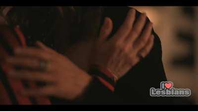 Jennifer Beals & Laurel Holloman (The L Word: Generation Q - s03e01) *NO MUSIC*