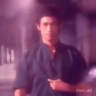 Man I have never thought that Bruce Lee vs Chuck Norris would be this hot