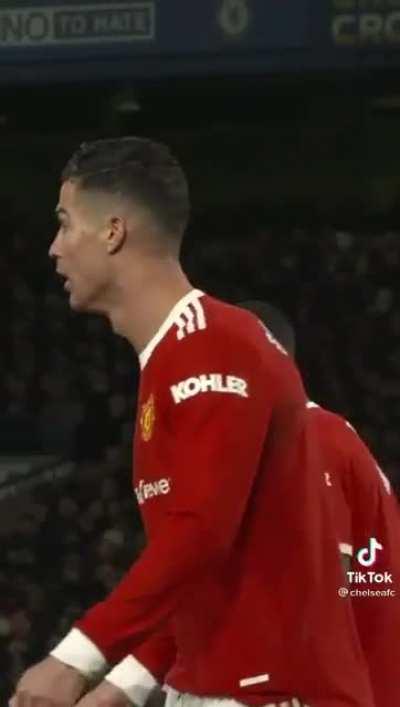 [Chelsea on Tiktok] Chalobah startes down Ronaldo
